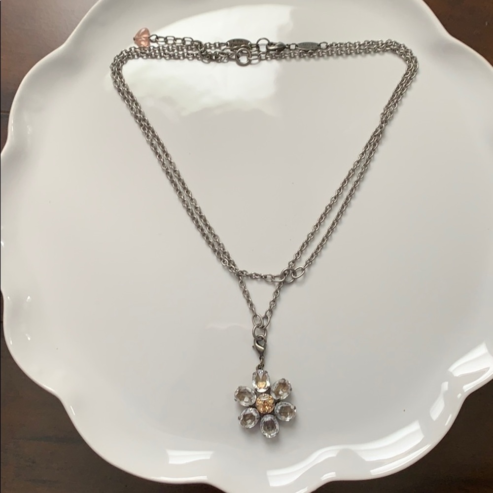 Sabika Natural Daisy Pendant with chain necklace